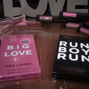 Revolution Lot  (9 pieces) + free bonus samples